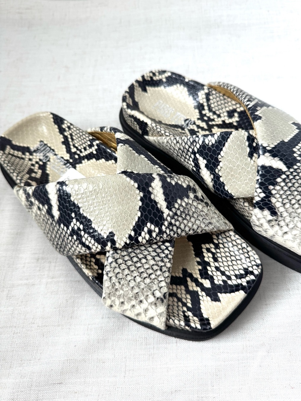 Paris Texas Portland Flatform Slide Sandals Neutral Python Embossed Size 8 NWOT